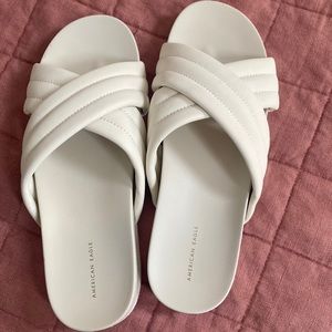 American Eagle Padded Crisscross Slides – White - nwot